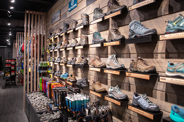 custom shoe retail display