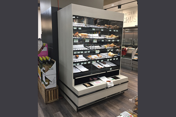 Endless Bakery Case 3-Door Merchandised